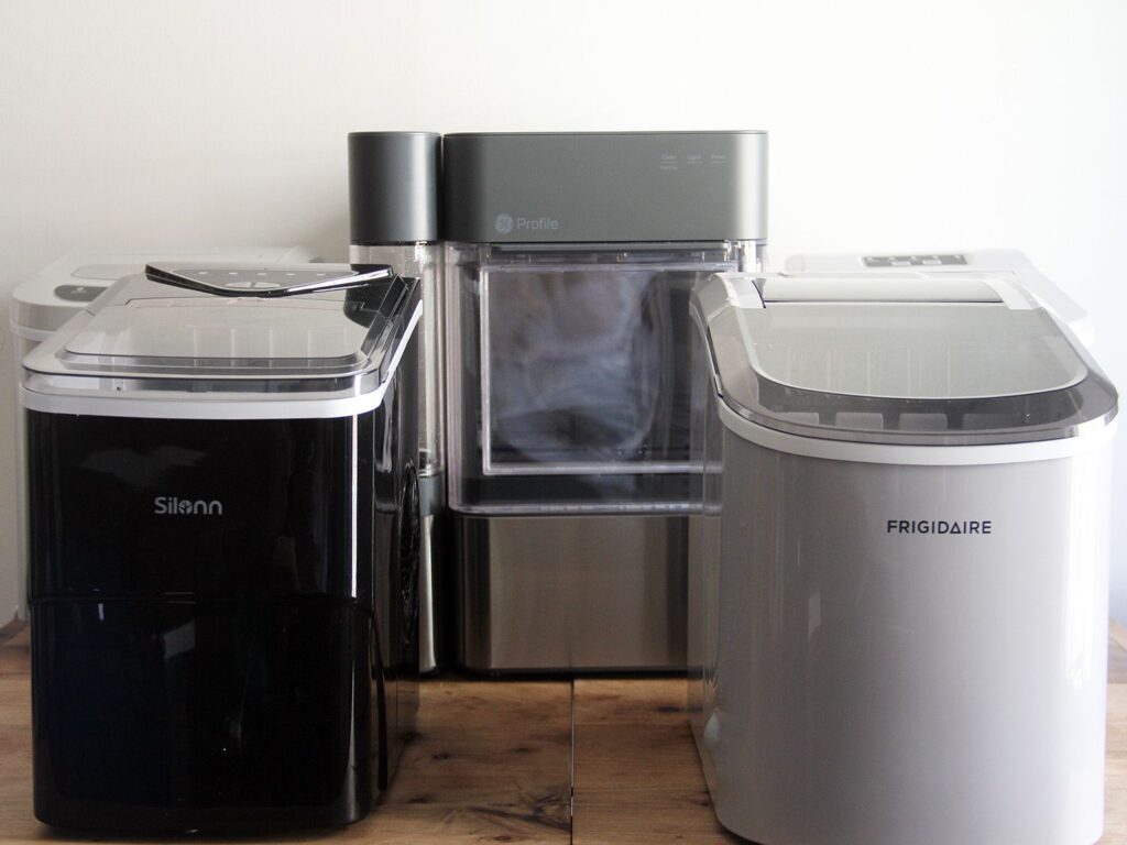 Benefits of Having a Countertop Ice Maker