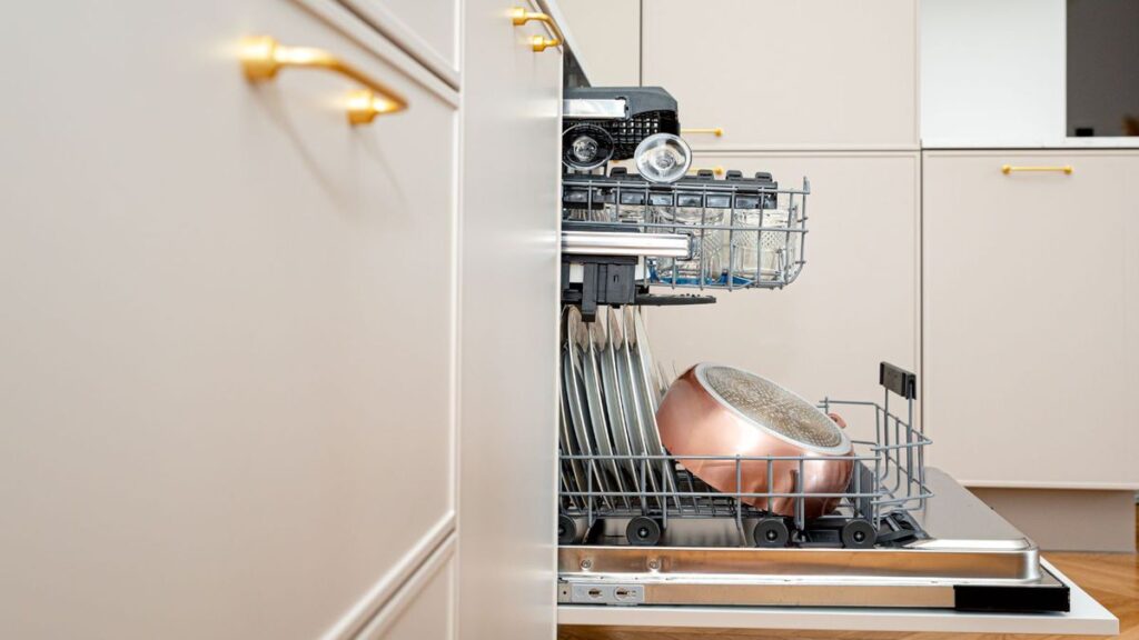 Tips for Choosing the Perfect Dishwasher for a Small Kitchen