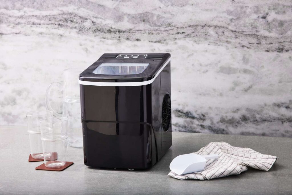 Tips for selecting the best countertop ice maker for your next party