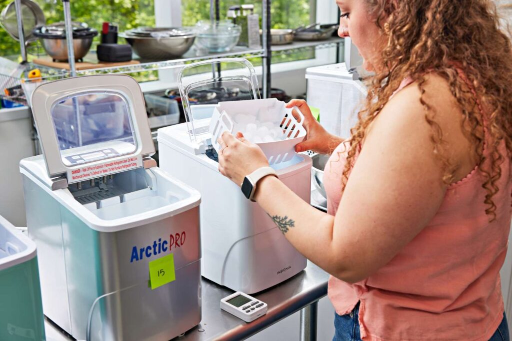 Tips for selecting the best countertop ice maker for your next party