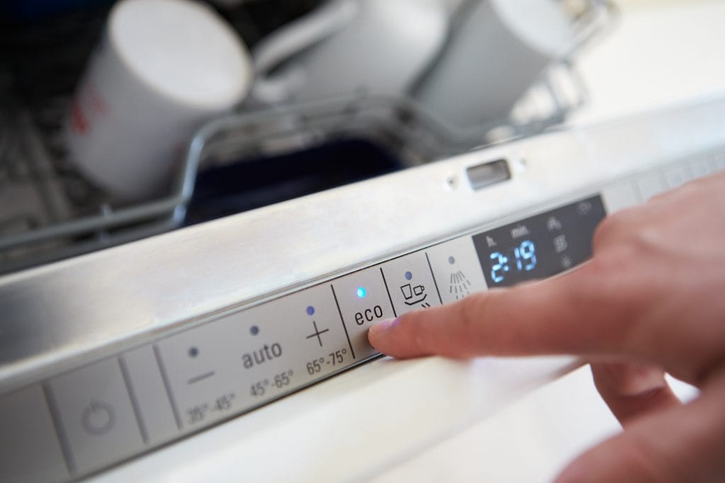 Tips for selecting the ideal dishwasher for fast cycles