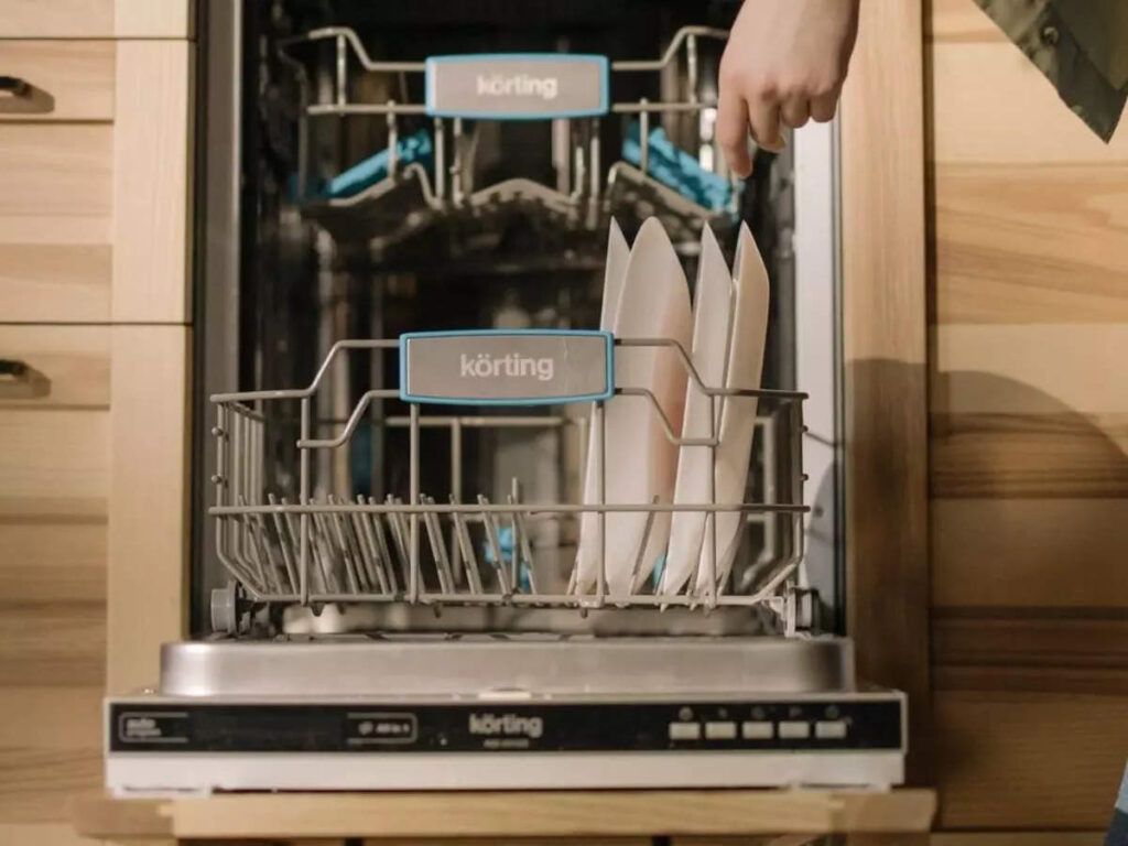 Tips for selecting the perfect dishwasher for a large family
