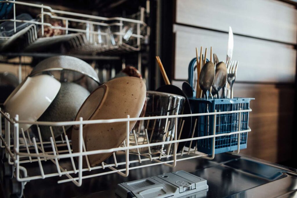 Tips for Selecting the Perfect Dishwasher for Heavily Soiled Dishes
