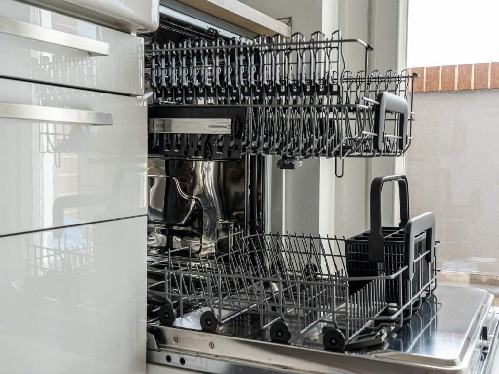 Tips for Selecting the Perfect Dishwasher for Heavily Soiled Dishes
