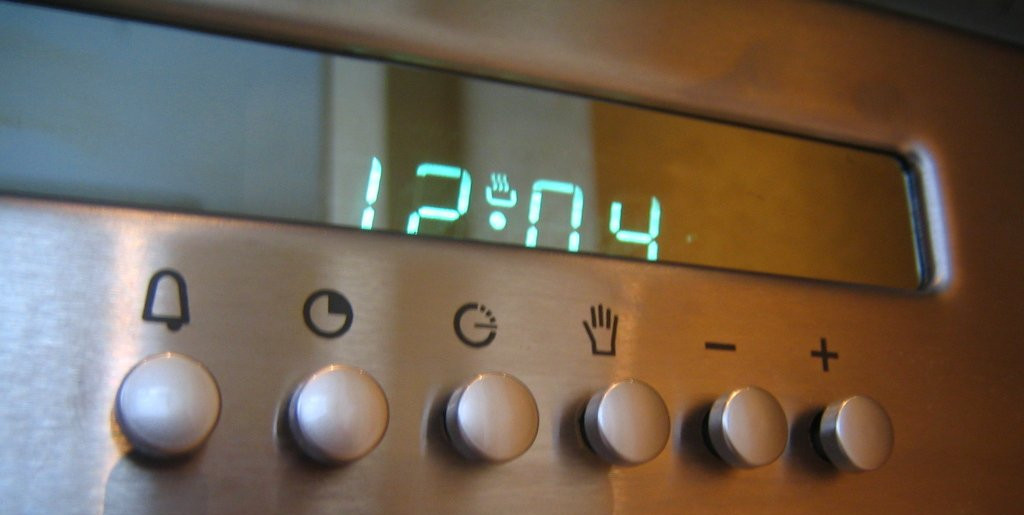 What Are The Signs Of A Faulty Thermostat In My Oven?